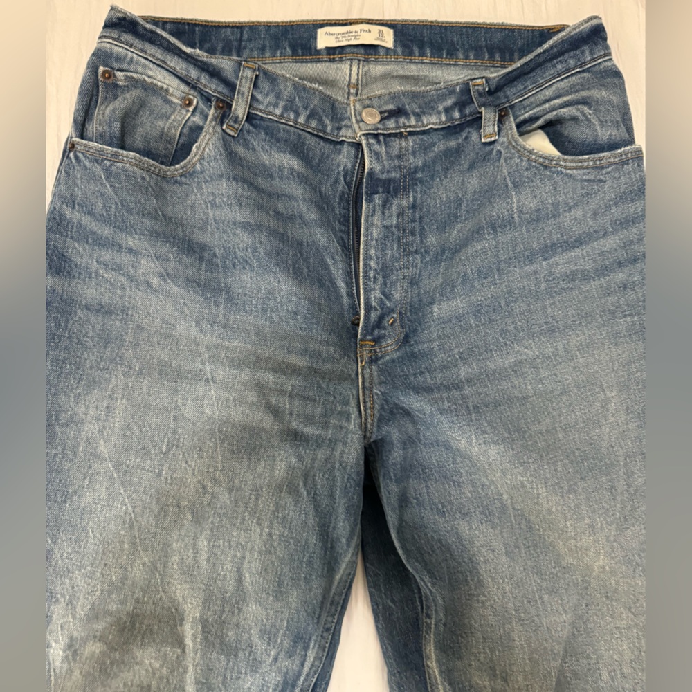 Abercrombie ‘90s Straight Ultra High Rise Jeans (Size 31) (Medium Wash)
